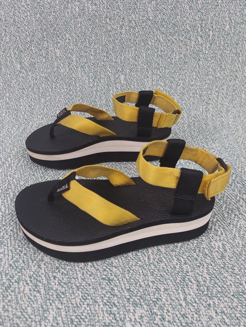 Teva Flat Form Sandals In Yellow and Black, Girls Size 5 (EU 36)